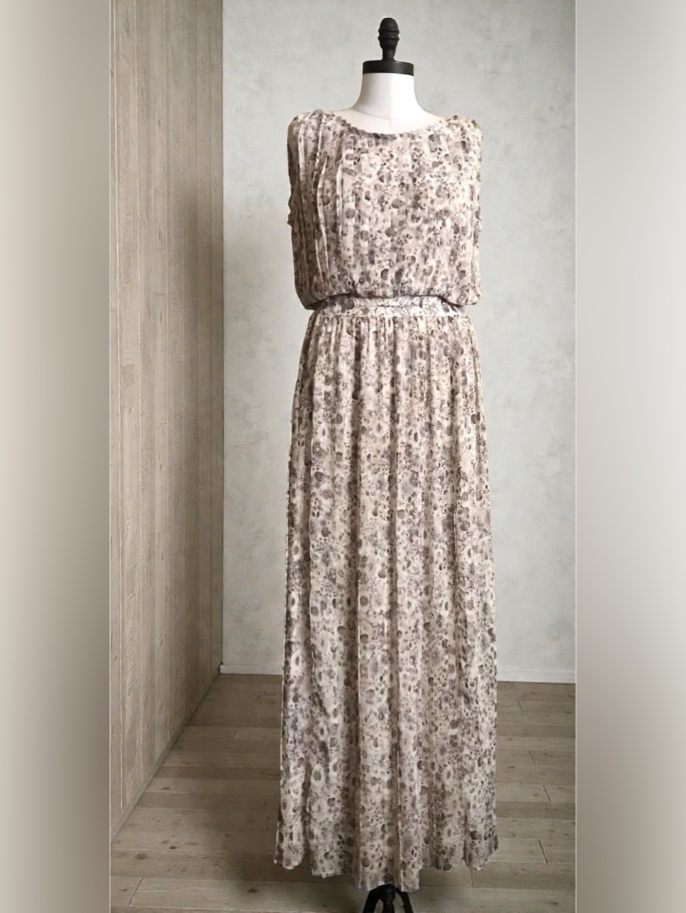 LC Lauren Conrad Floral Pleated Gray Maxi Dress - Picture 2 of 9